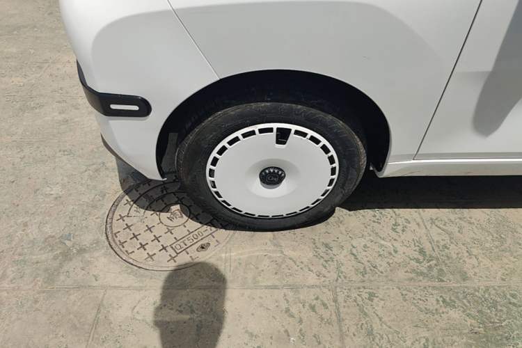 Used Chery QQ Ice Cream 2024 205km Sundae+ Left Front Wheel Hub