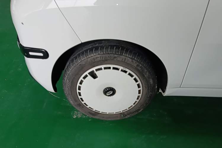 Used Chery QQ Ice Cream 2024 205km Sundae Left Front Wheel Hub