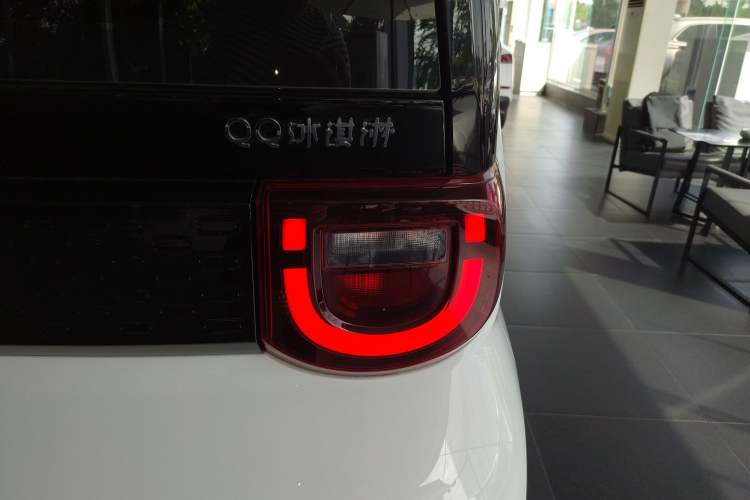 Used Chery QQ Ice Cream 2024 Edition Youth Version 205km Sundae Right Rear Taillight