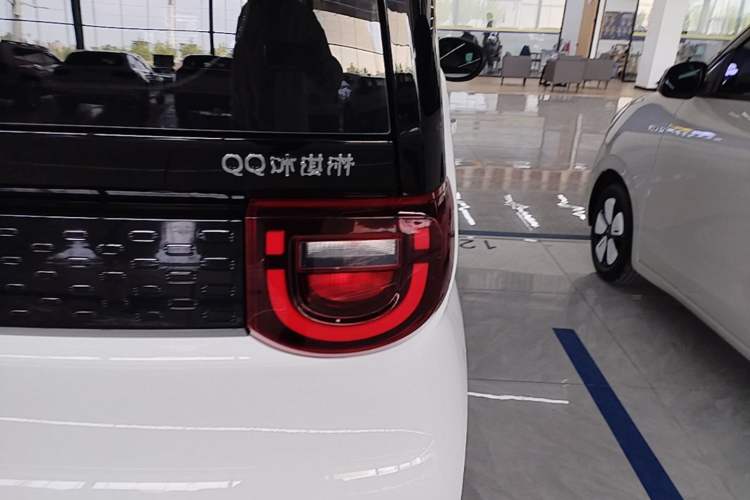 Used Chery QQ Ice Cream 2024 Edition Youth Version 205km Sundae Right Rear Taillight