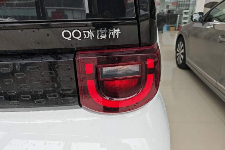 Used Chery QQ Ice Cream 2024 Edition Youth Version 205km Sundae Right Rear Taillight