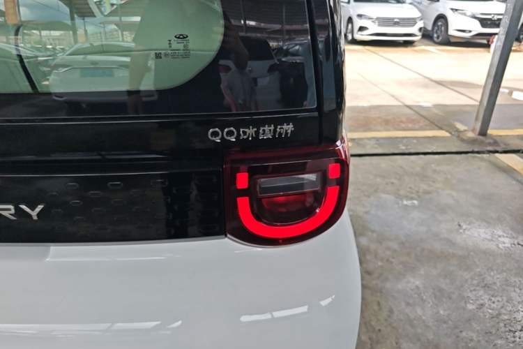 Used Chery QQ Ice Cream 2024 Edition Youth Version 205km Sundae Right Rear Taillight