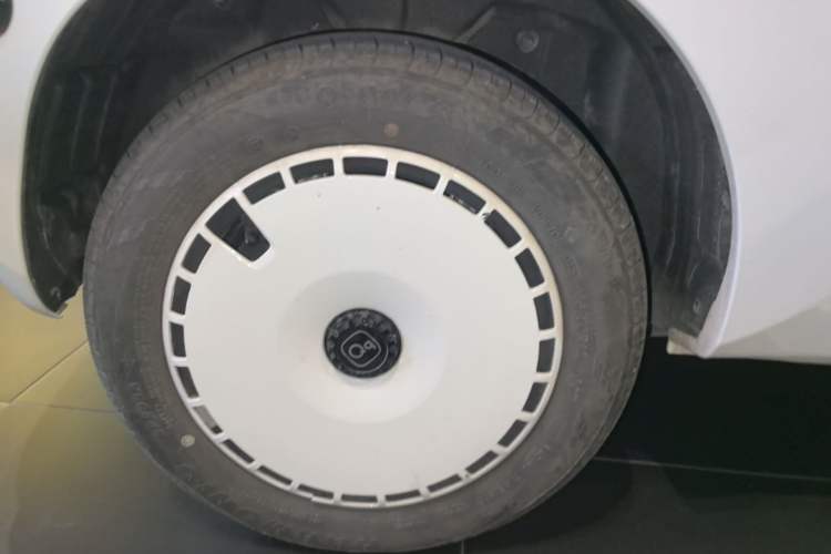 Used Chery QQ Ice Cream 2024 Edition Youth Version 205km Sundae Right Rear Wheel Hub