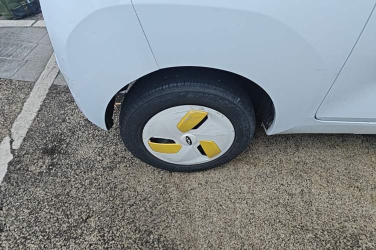 Used Chery QQ Ice Cream 2024 170km Milkshake Right Rear Wheel Hub