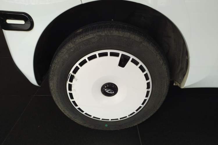 Used Chery QQ Ice Cream 2024 Edition Youth Version 205km Sundae Right Rear Wheel Hub