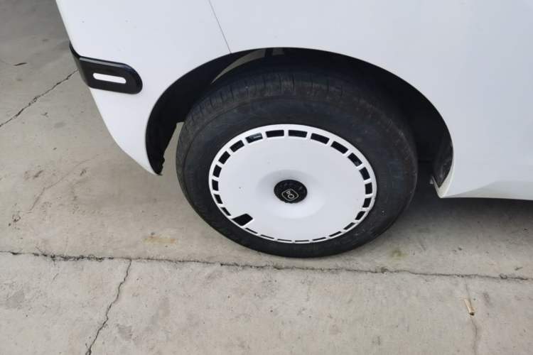 Used Chery QQ Ice Cream 2024 Edition Youth Version 205km Sundae Right Rear Wheel Hub