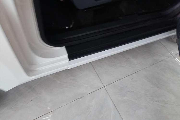 Used Chery QQ Ice Cream 2024 Edition Youth Version 205km Sundae Right Side Sill