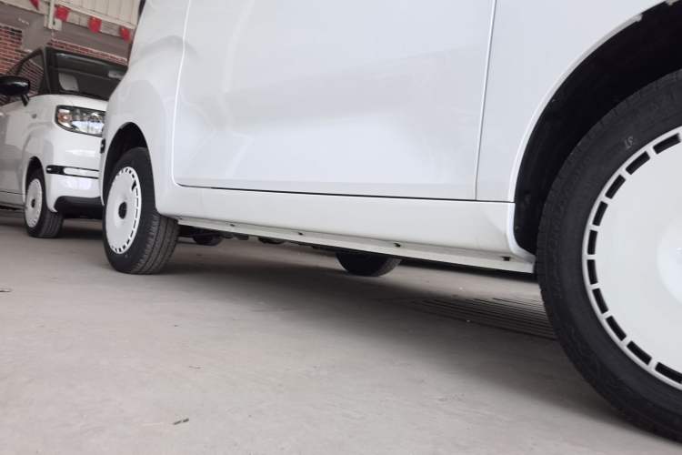 Used Chery QQ Ice Cream 2024 Edition Youth Version 205km Sundae Right Side Sill