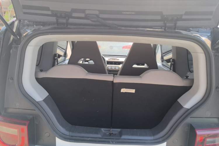 Used Chery QQ Ice Cream 2024 Youth Edition 205km Milkshake Trunk