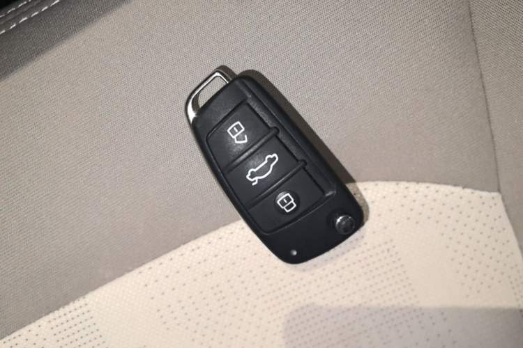 Used Chery QQ Ice Cream 2024 Edition Youth Version 205km Sundae Vehicle Key