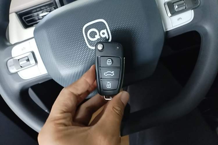 Used Chery QQ Ice Cream 2024 Edition Youth Version 205km Sundae Vehicle Key