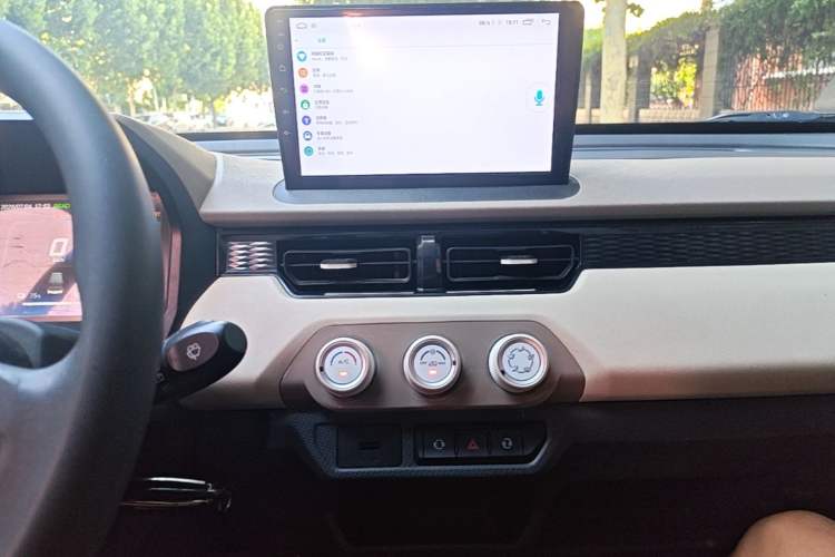 Used Chery QQ Ice Cream 2024 Edition Youth Version 205km Sundae Audio And AC Panel