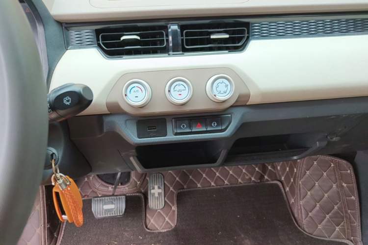 Used Chery QQ Ice Cream 2024 170km Sundae Audio And AC Panel