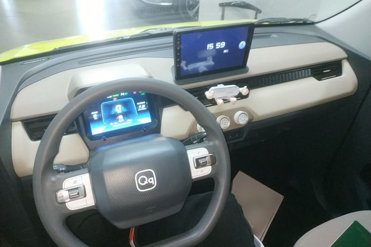 Used Chery QQ Ice Cream 2024 Edition Youth Version 205km Sundae Center Console