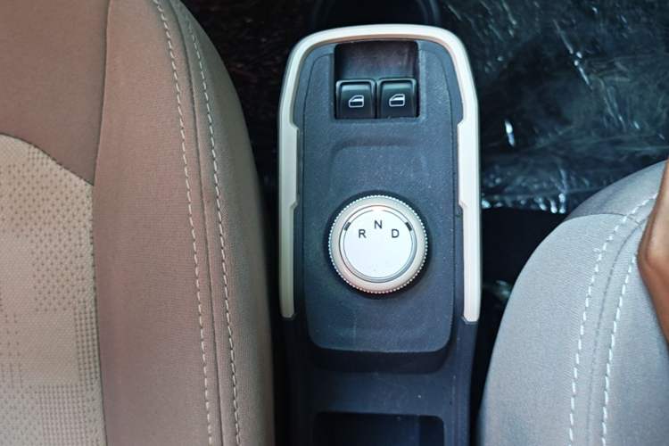 Used Chery QQ Ice Cream 2024 Edition Youth Version 205km Sundae Gear Lever