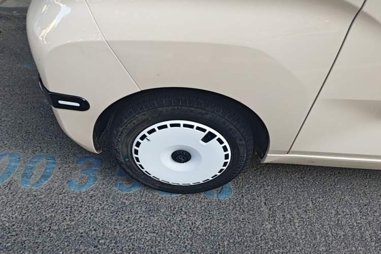 Used Chery QQ Ice Cream 2024 Edition Youth Version 205km Sundae Left Front Wheel Hub
