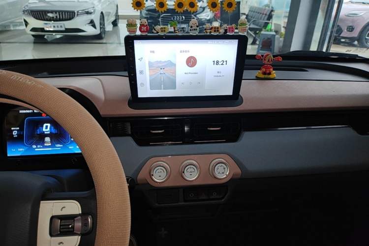 Used Chery QQ Ice Cream 2025 205km Qi Energy Version Audio And AC Panel