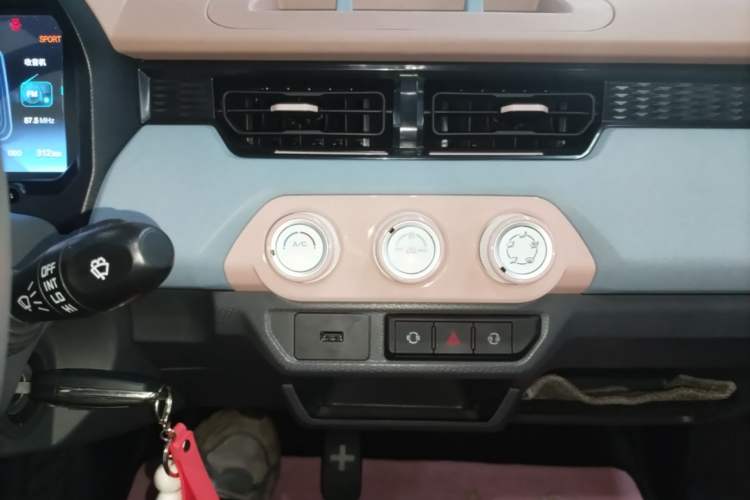 Used Chery QQ Ice Cream 2025 155km Sundae Edition Audio And AC Panel