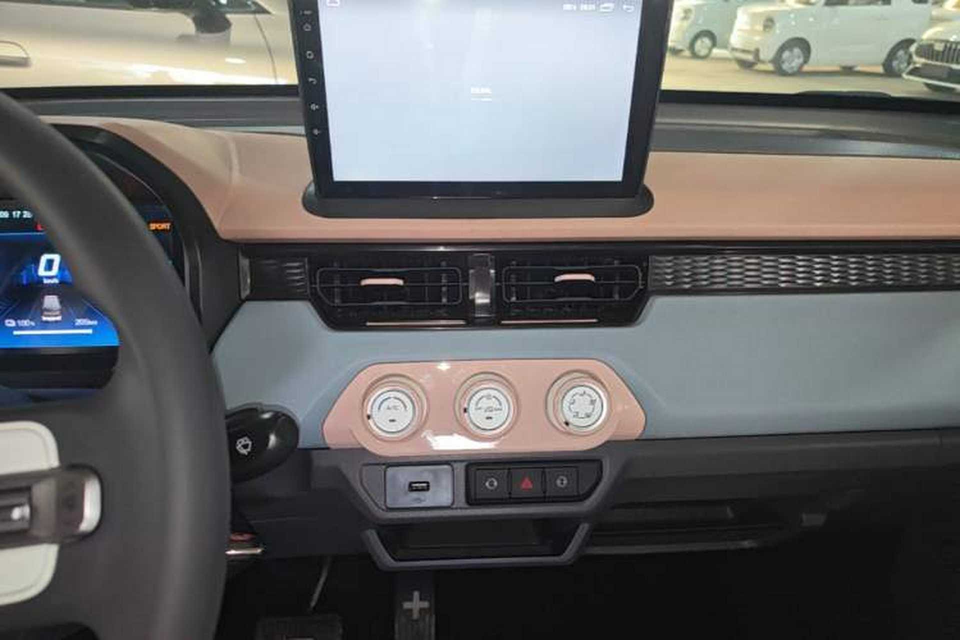 Used Chery QQ Ice Cream 2025 205km Qi Energy Version Audio And AC Panel