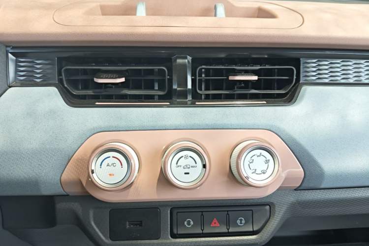 Used Chery QQ Ice Cream 2025 205km Qi Energy Version Audio And AC Panel