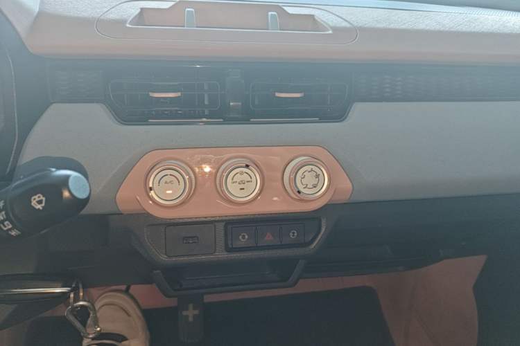 Used Chery QQ Ice Cream 2025 155km Sundae Edition Audio And AC Panel