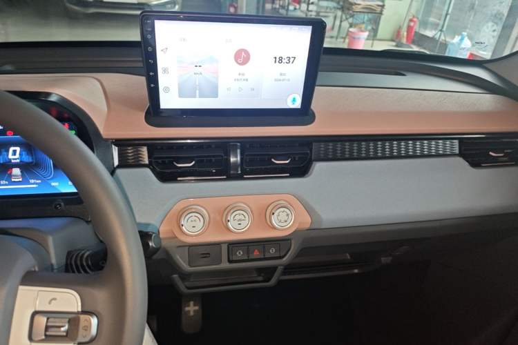 Used Chery QQ Ice Cream 2025 205km Qi Energy Version Audio And AC Panel