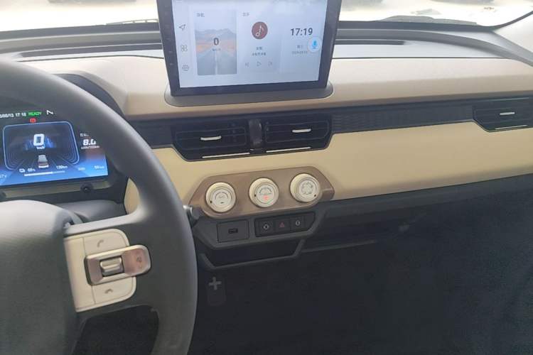 Used Chery QQ Ice Cream 2025 205km Qi Energy Version Audio And AC Panel