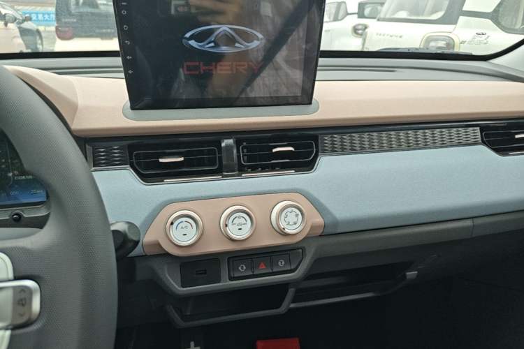 Used Chery QQ Ice Cream 2025 205km Qi Energy Version Audio And AC Panel