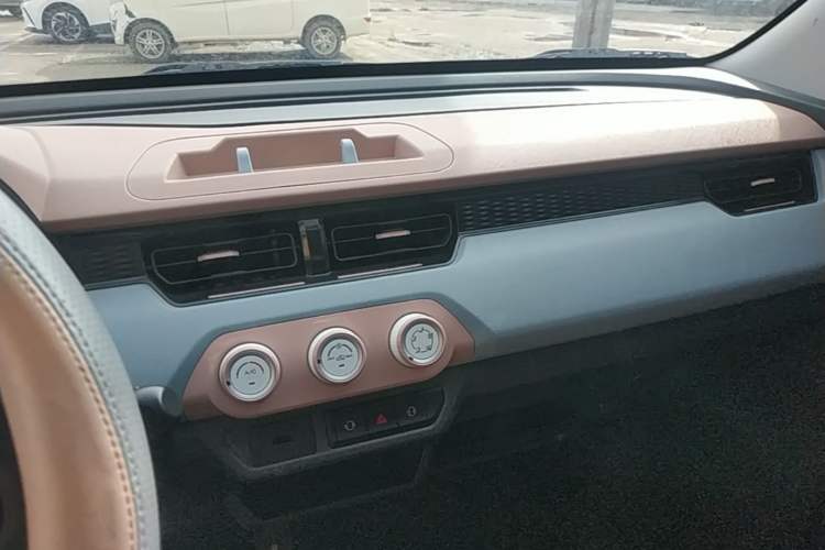 Used Chery QQ Ice Cream 2025 155km Sundae Edition Audio And AC Panel