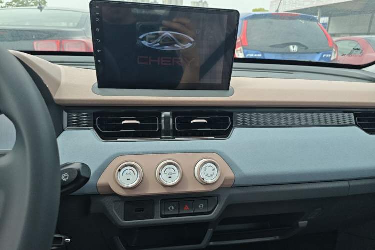 Used Chery QQ Ice Cream 2025 205km Qi Energy Version Audio And AC Panel