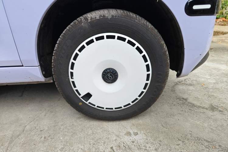 Used Chery QQ Ice Cream 2025 155km Sundae Edition Right Front Wheel Hub