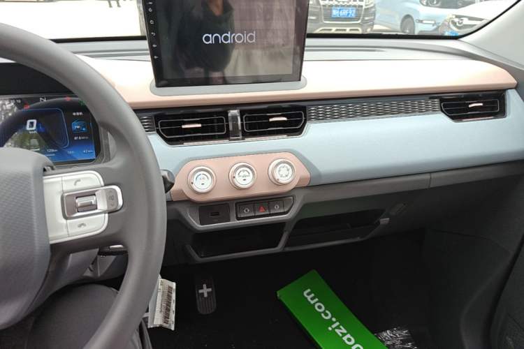 Used Chery QQ Ice Cream 2025 205km Qi Energy Version Audio And AC Panel