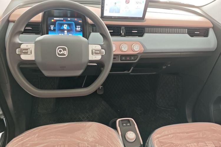 Used Chery QQ Ice Cream 2025 205km Qi Energy Version Center Console
