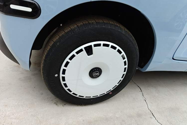 Used Chery QQ Ice Cream 2025 205km Qi Energy Version Right Rear Wheel Hub