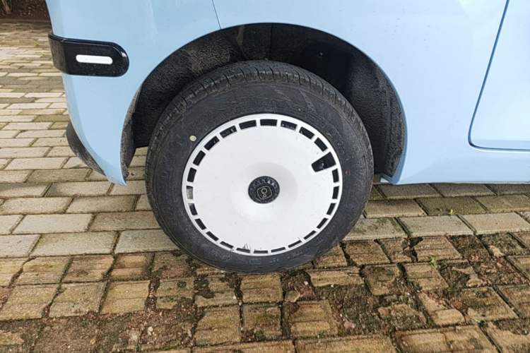 Used Chery QQ Ice Cream 2025 205km Qi Energy Version Right Rear Wheel Hub