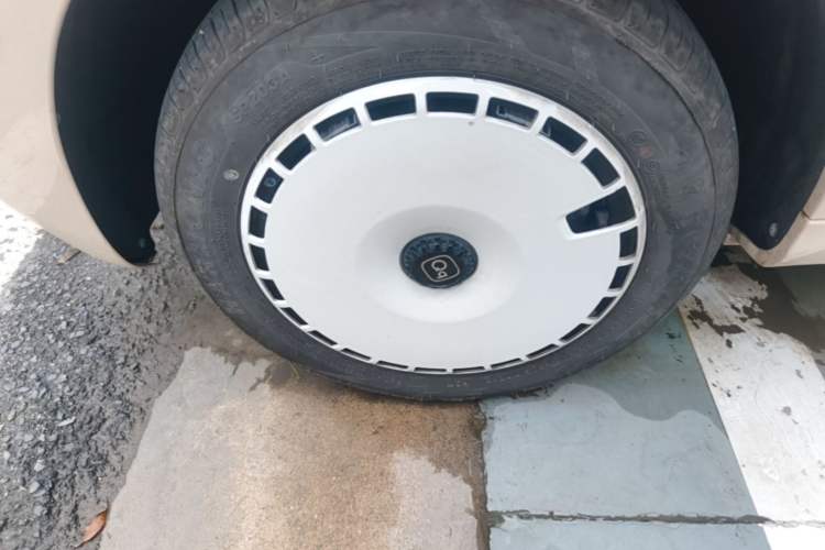 Used Chery QQ Ice Cream 2025 155km Sundae Edition Left Front Wheel Hub