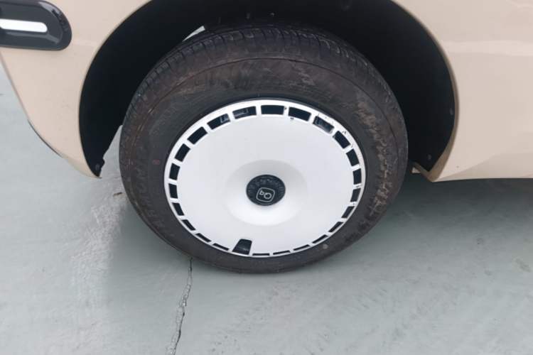 Used Chery QQ Ice Cream 2025 155km Sundae Edition Right Rear Wheel Hub