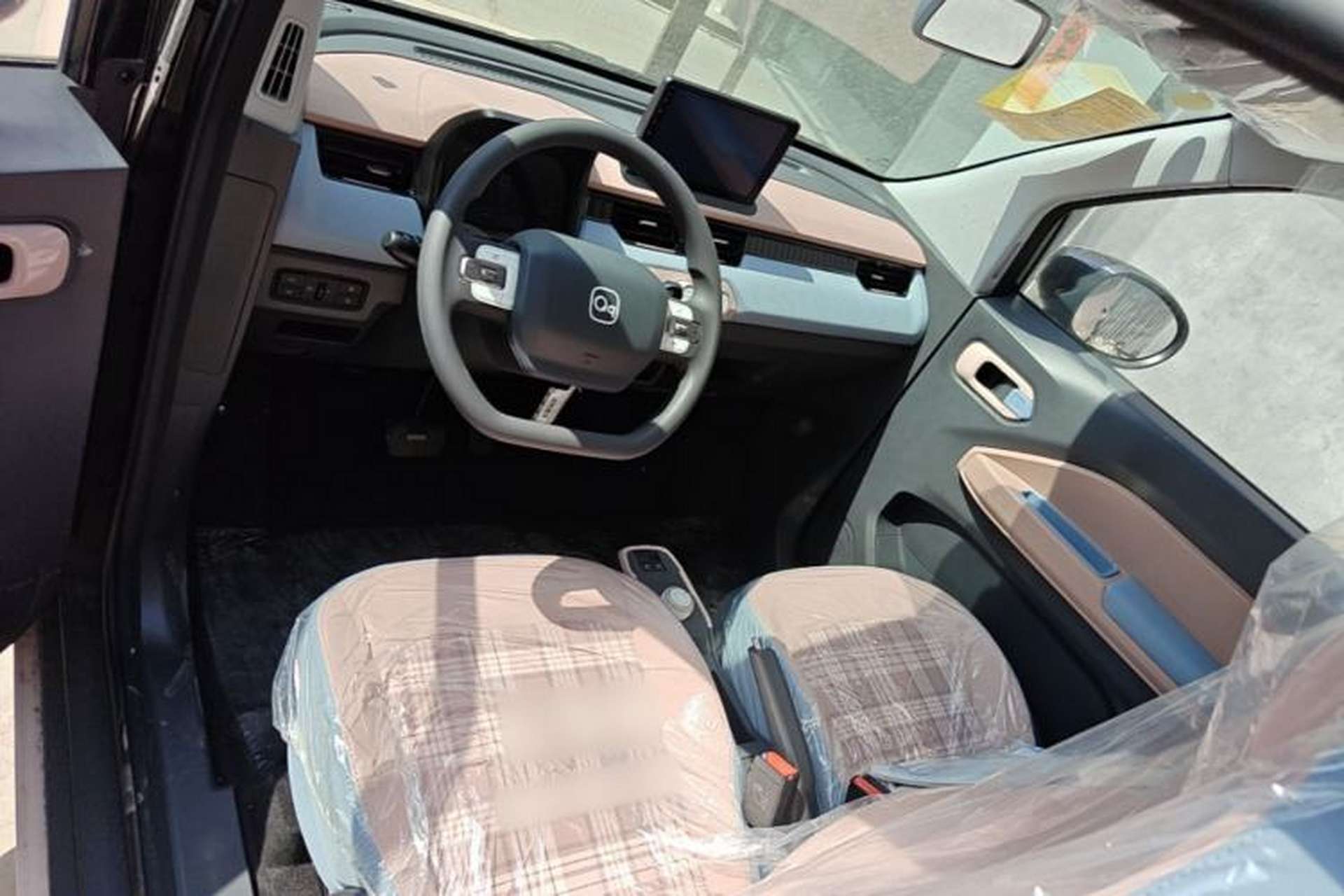 Used Chery QQ Ice Cream 2025 205km Qi Energy Version Center Console