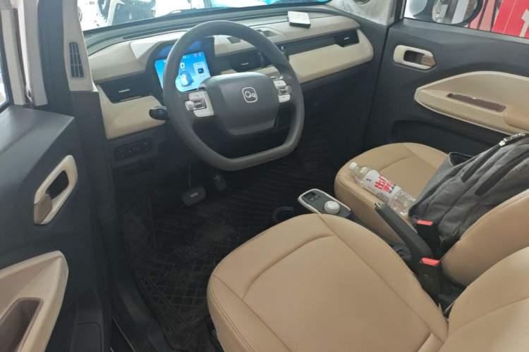 Used Chery QQ Ice Cream 2025 Model 205km Sundae Edition Center Console