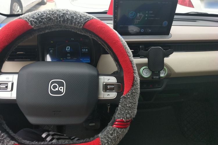 Used Chery QQ Ice Cream 2025 205km Qi Energy Version Center Console