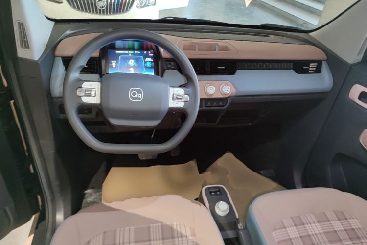 Used Chery QQ Ice Cream 2025 Model 205km Sundae Edition Center Console