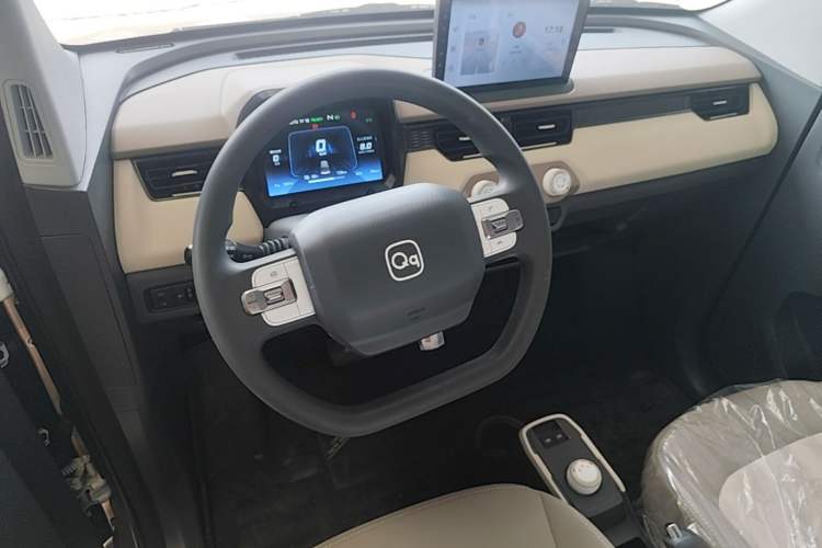 Used Chery QQ Ice Cream 2025 205km Qi Energy Version Center Console