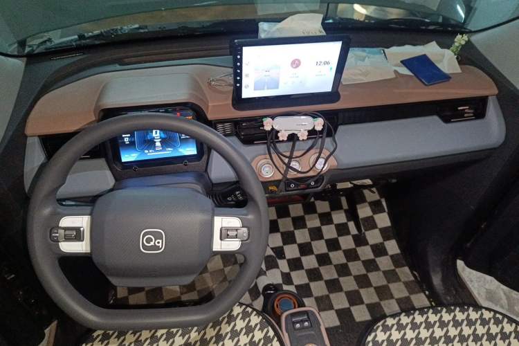 Used Chery QQ Ice Cream 2025 205km Qi Energy Version Center Console