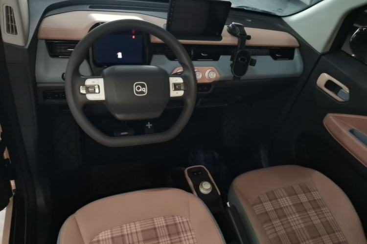 Used Chery QQ Ice Cream 2025 205km Qi Energy Version Center Console