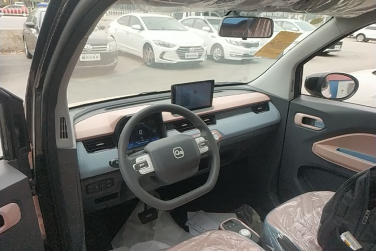 Used Chery QQ Ice Cream 2025 205km Qi Energy Version Center Console