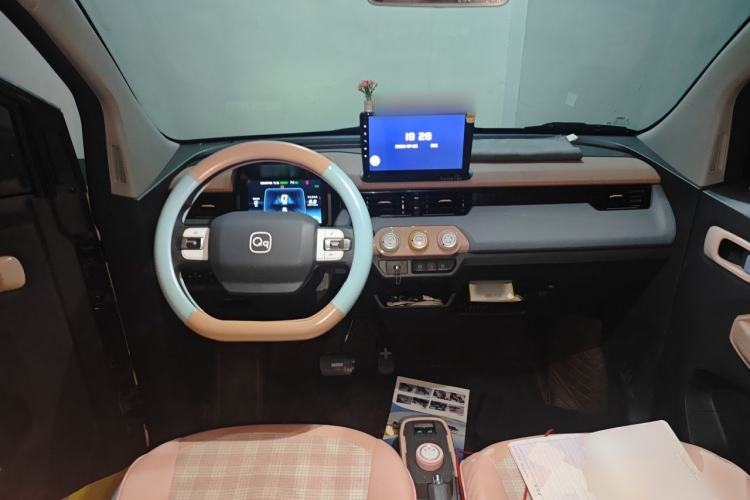 Used Chery QQ Ice Cream 2025 205km Qi Energy Version Center Console