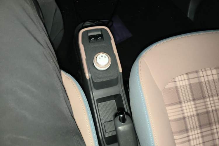 Used Chery QQ Ice Cream 2025 155km Sundae Edition Gear Lever