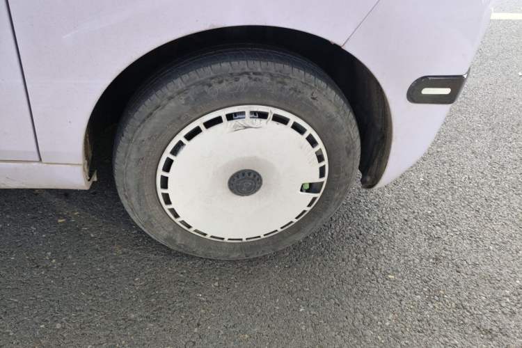Used Chery QQ Ice Cream 2025 205km Qi Energy Version Right Front Wheel Hub