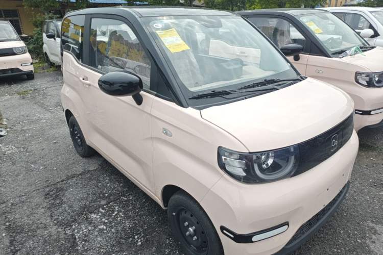 Used Chery QQ Ice Cream 2025 205km Qi Energy Version Front Right 45 Deg