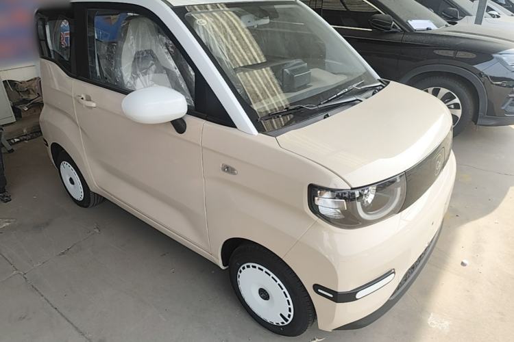 Used Chery QQ Ice Cream 2025 205km Qi Energy Version Front Right 45 Deg
